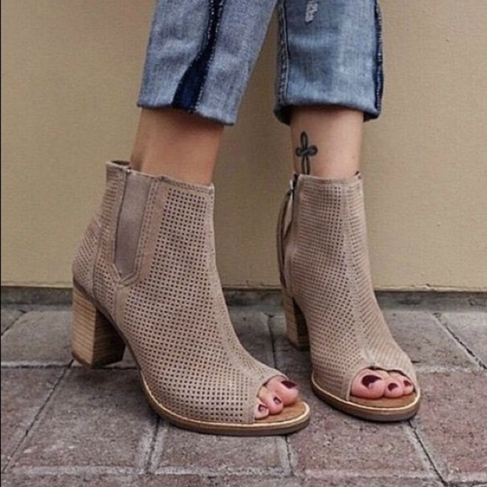 Toms MAJORCA open toe booties